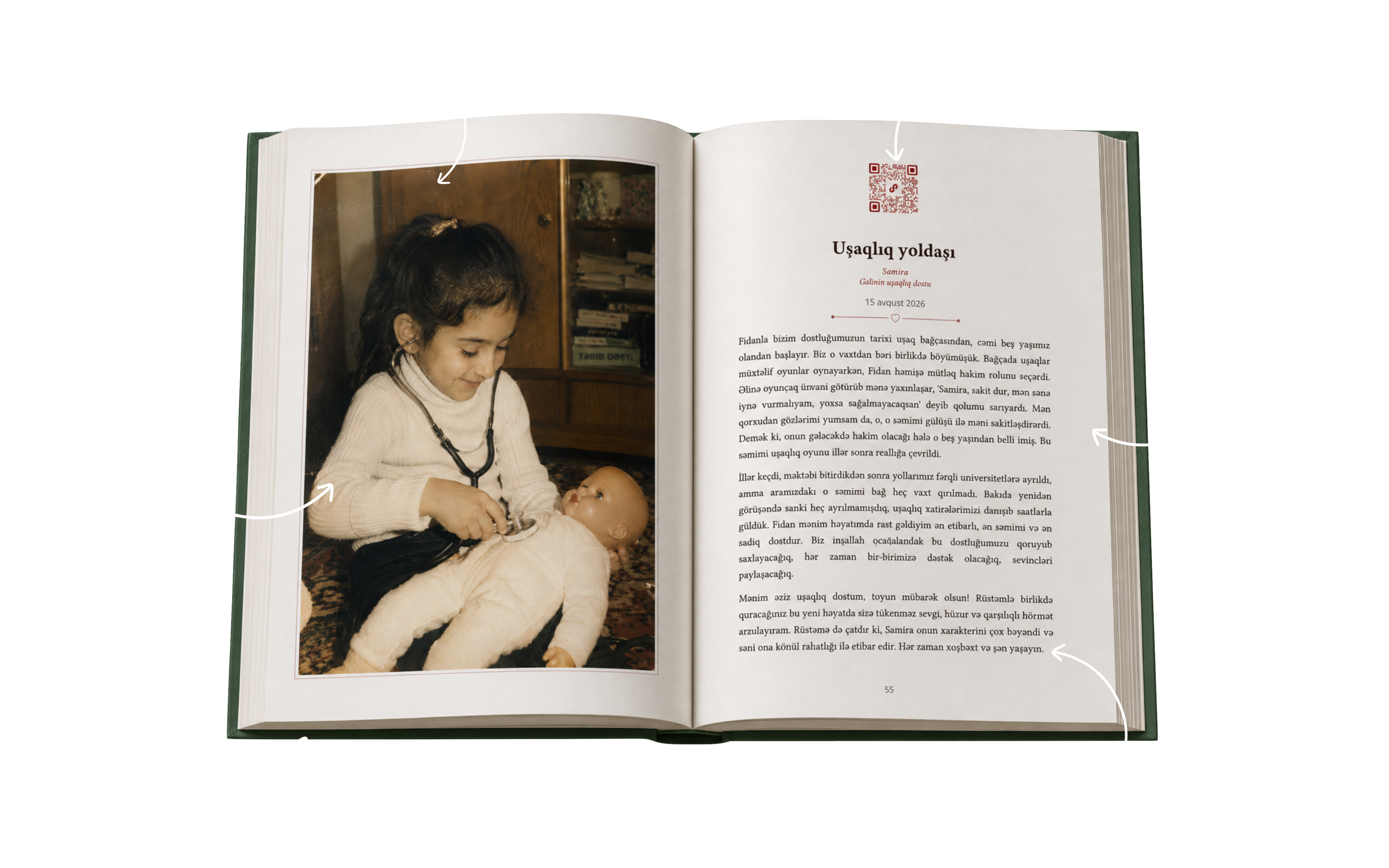 Açılmış Amorena xatirə kitabının səhifələri — solda ailə şəkli, sağda çap olunmuş hekayə və QR kod